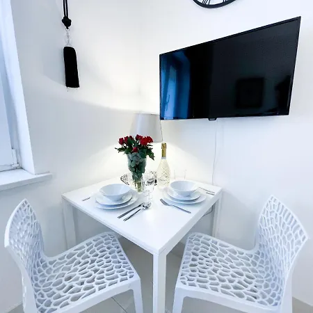 Superapart Tamka Ministudio, Family Friendly Abode * Варшава
